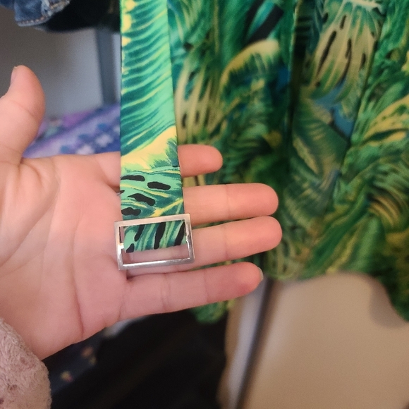 Button up mini dress with tropical plant print - Picture 3 of 5